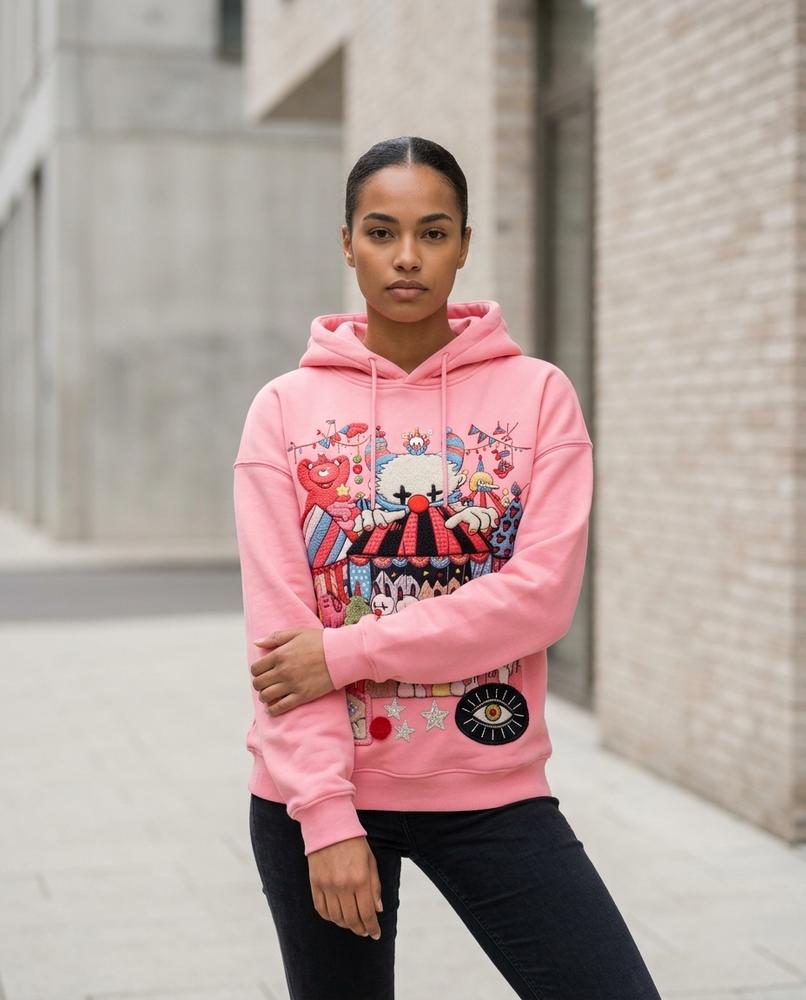 Unisex Hoodie – Tisil, A graphic print, A relaxed fit – Tilly Outlet