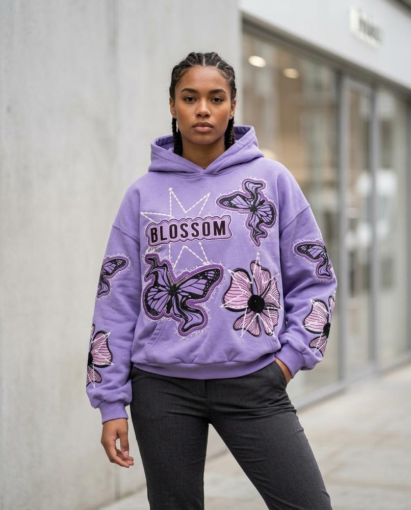 Women's Hoodie – Taler, A graphic print, A relaxed fit – Tilly Outlet